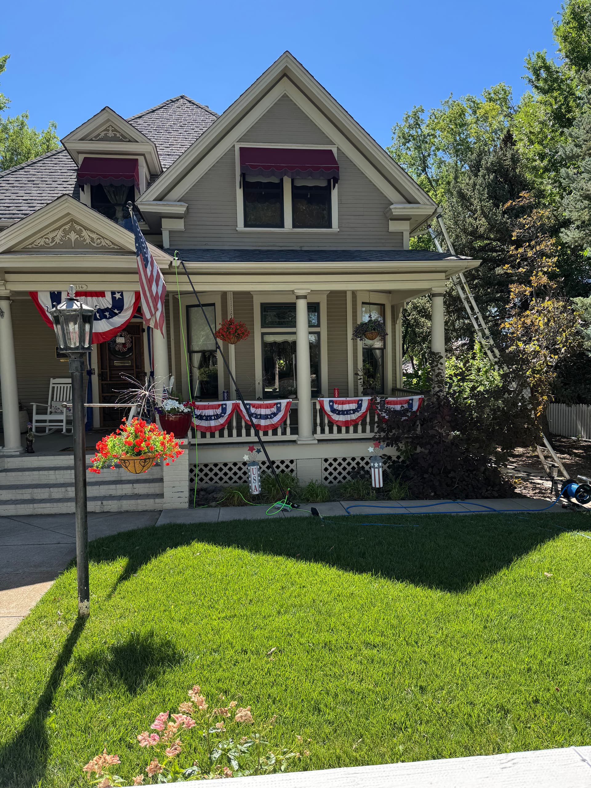 Window Cleaning on a Historic Mt. Vernon Home Before the 4th image